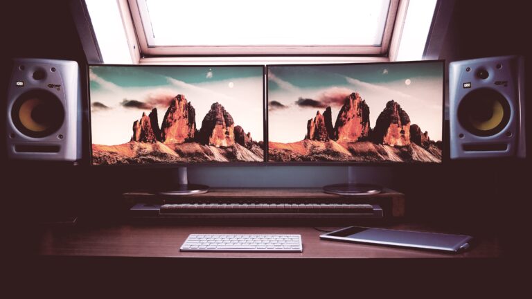 Handy Tips to Optimise a Dual-Monitor Setup